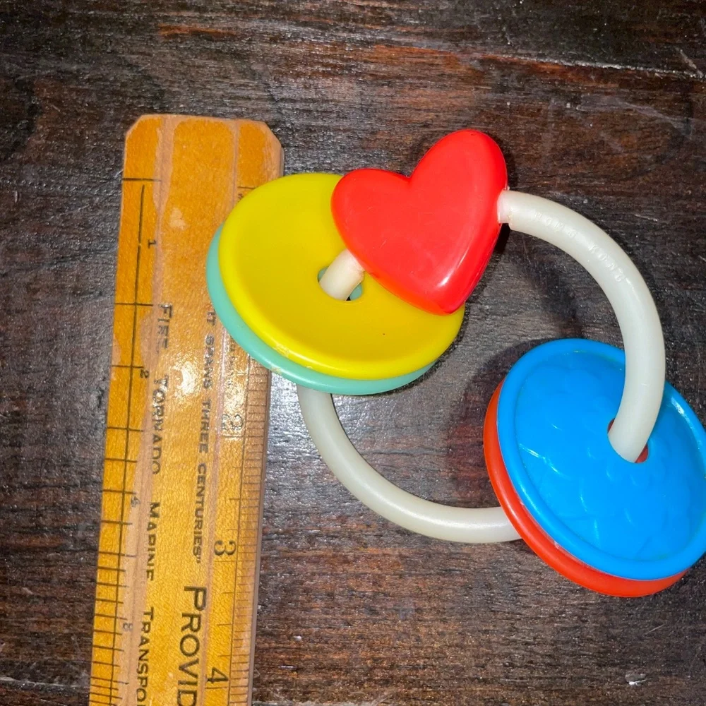 Vintage Kidentials Rainbow‎ Heart Baby Nursery Charms Toy 1987